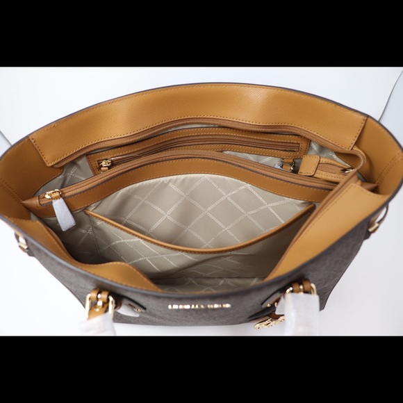 Michael Kors Voyager Medium Multifunction Tote - Brand New Authentic - Picture 15 of 15